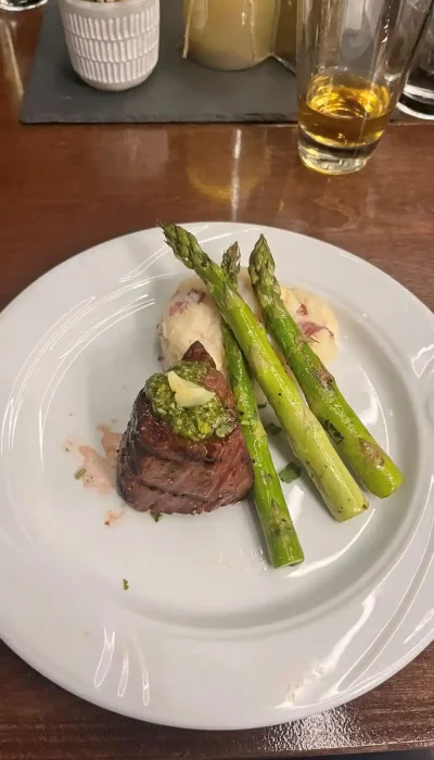 filet-mignon-steak-asparagus-italian-steakhouse-hurricane-utah Filet mignon steak with grilled asparagus served at Touch of Tuscany Italian Steakhouse in Hurricane Utah near Zion National Park